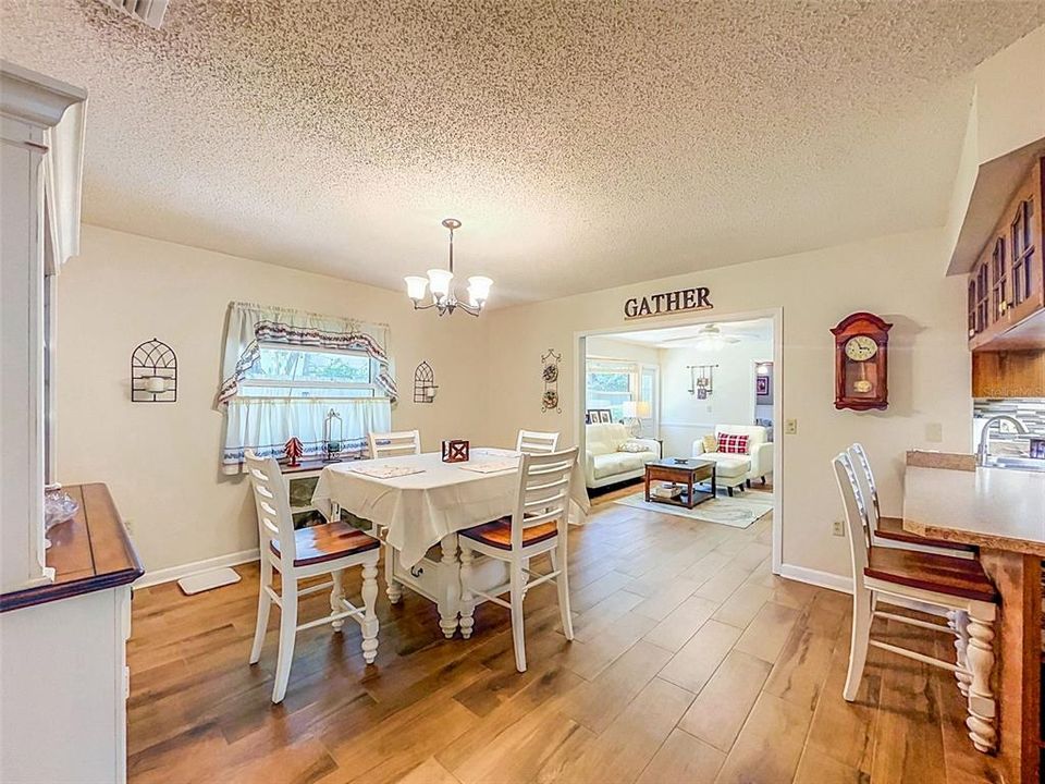 En Venta: $439,950 (4 camas, 2 baños, 1850 Pies cuadrados)
