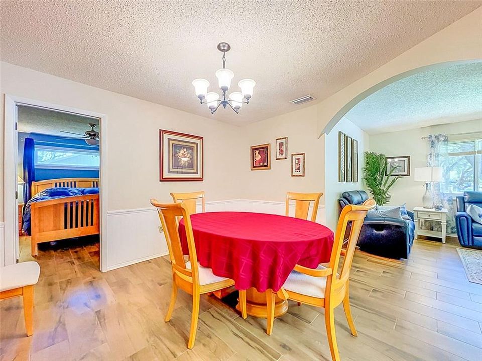 En Venta: $439,950 (4 camas, 2 baños, 1850 Pies cuadrados)