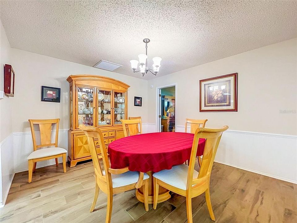 En Venta: $439,950 (4 camas, 2 baños, 1850 Pies cuadrados)