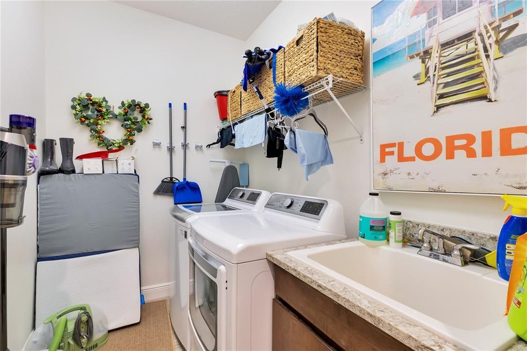 For Rent: $3,850 (3 beds, 2 baths, 2293 Square Feet)
