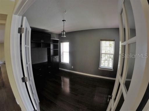 For Rent: $2,995 (3 beds, 2 baths, 1998 Square Feet)