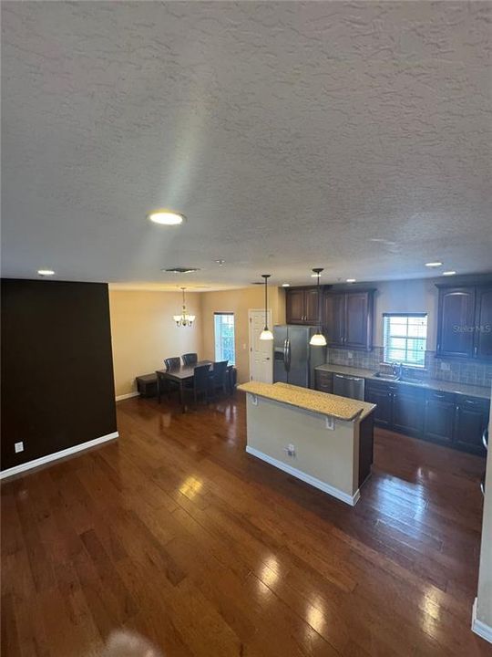 For Rent: $2,995 (3 beds, 2 baths, 1998 Square Feet)