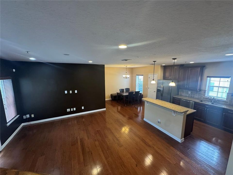 For Rent: $2,995 (3 beds, 2 baths, 1998 Square Feet)