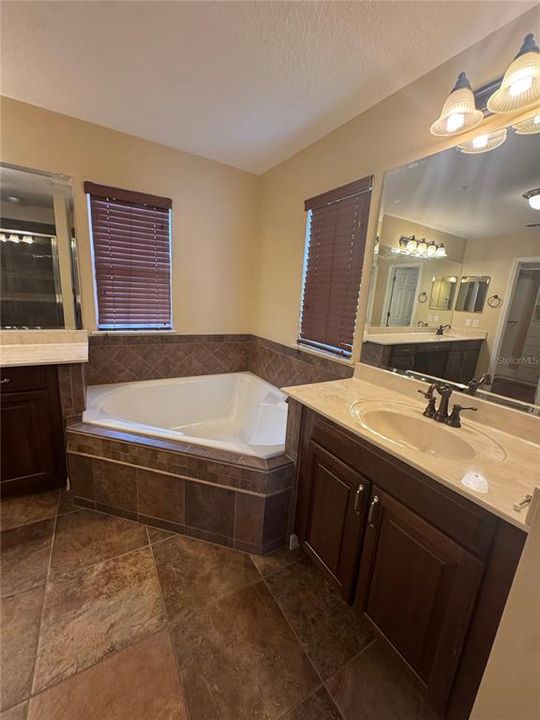 For Rent: $2,995 (3 beds, 2 baths, 1998 Square Feet)