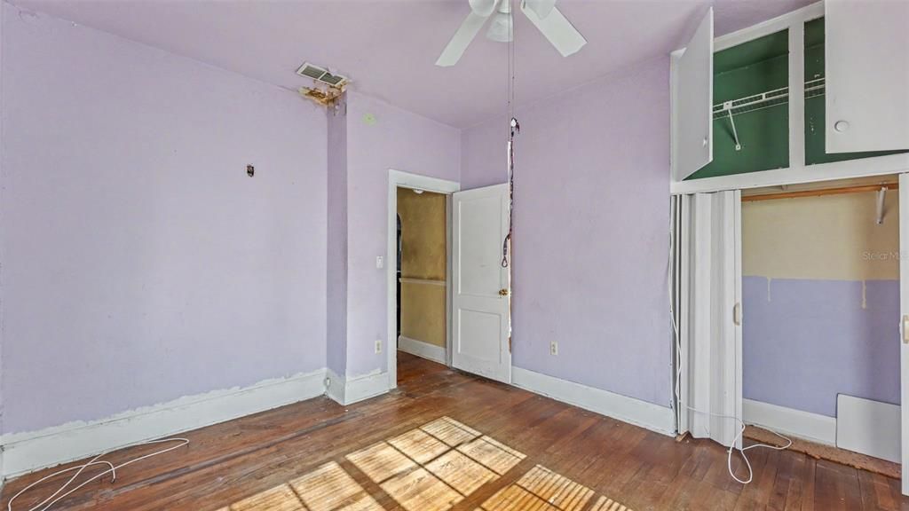 For Sale: $99,900 (2 beds, 2 baths, 1395 Square Feet)