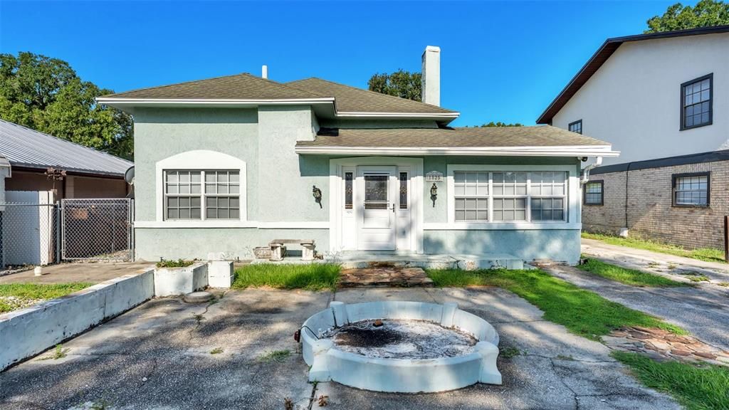 For Sale: $99,900 (2 beds, 2 baths, 1395 Square Feet)