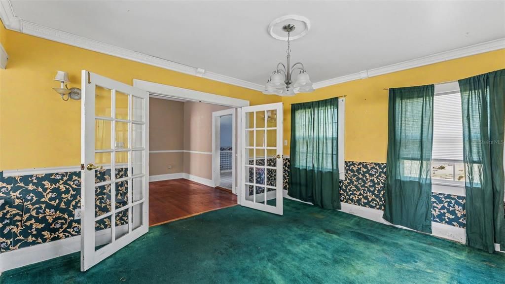 For Sale: $99,900 (2 beds, 2 baths, 1395 Square Feet)