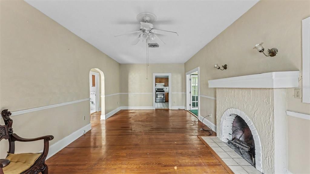 For Sale: $99,900 (2 beds, 2 baths, 1395 Square Feet)