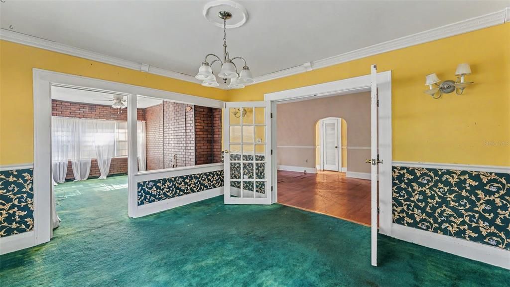 For Sale: $99,900 (2 beds, 2 baths, 1395 Square Feet)