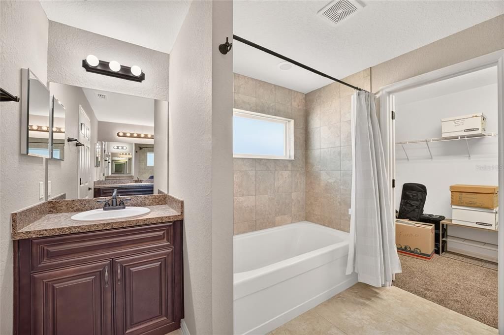For Sale: $299,900 (4 beds, 2 baths, 1747 Square Feet)
