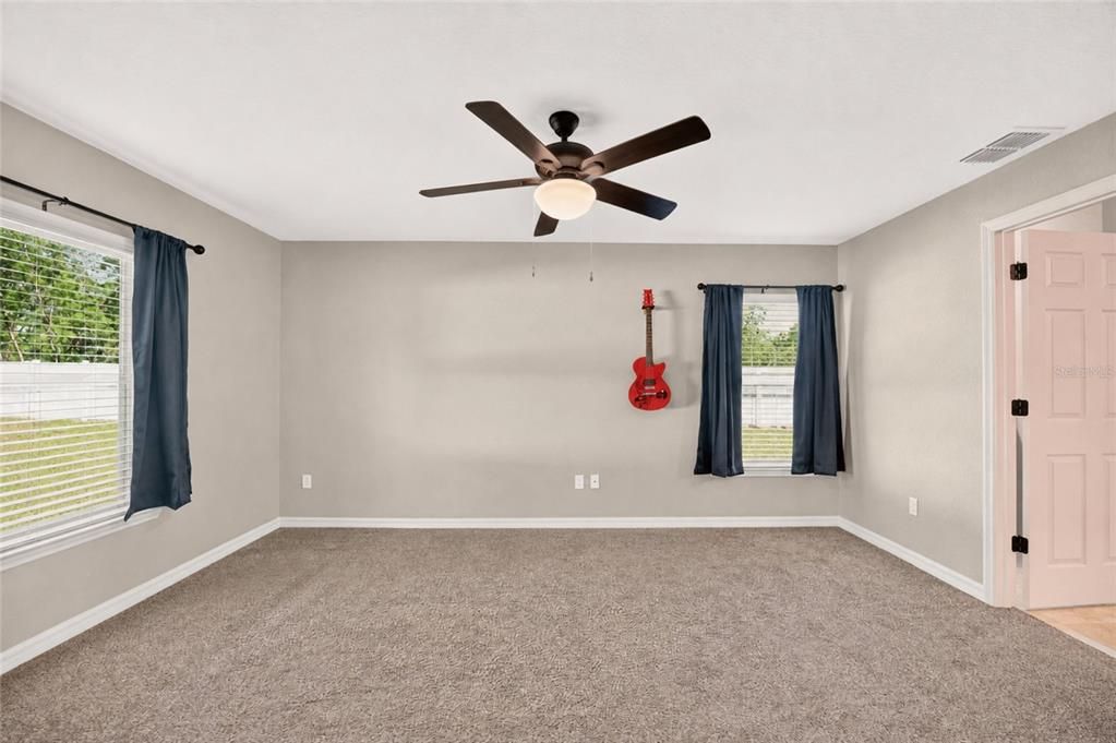 For Sale: $299,900 (4 beds, 2 baths, 1747 Square Feet)