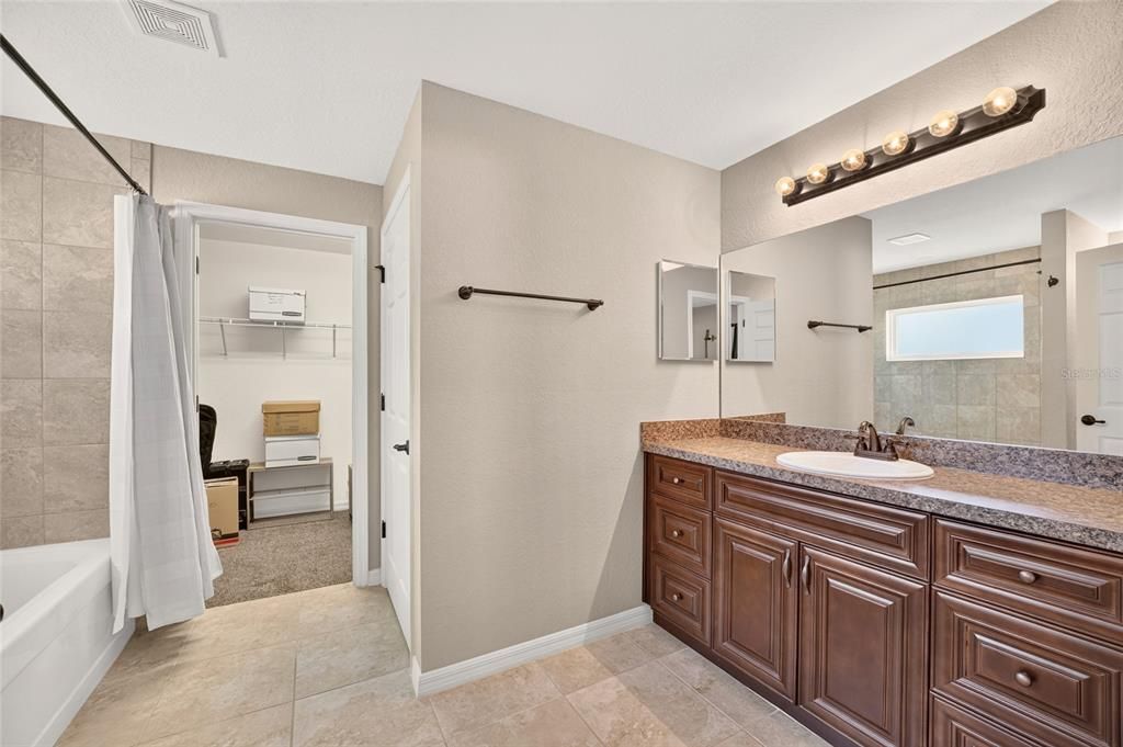For Sale: $299,900 (4 beds, 2 baths, 1747 Square Feet)