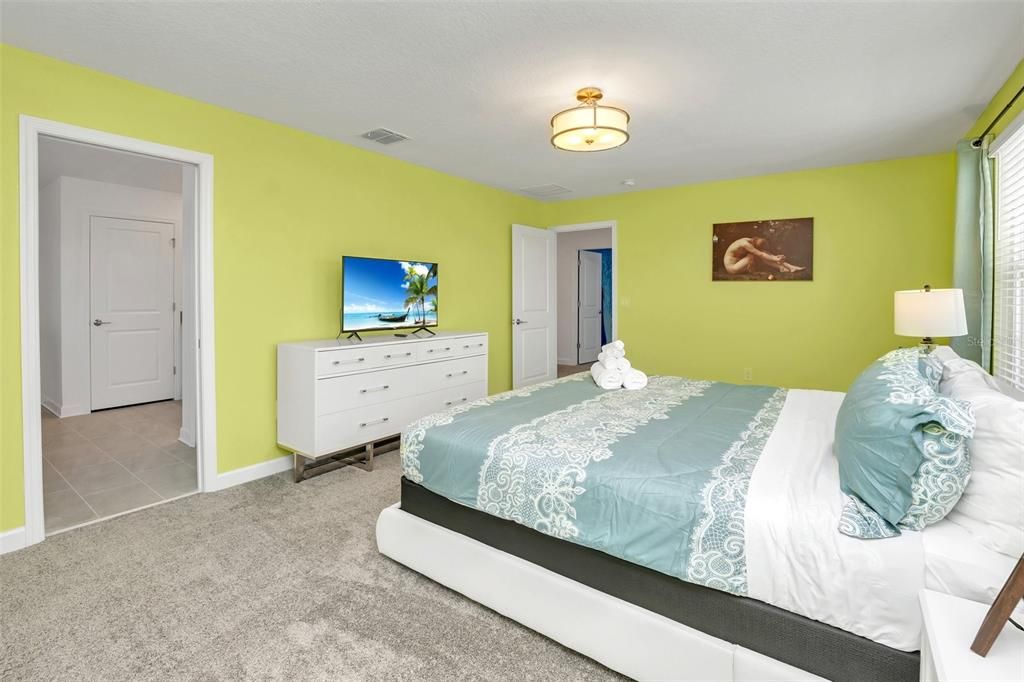 For Sale: $725,000 (6 beds, 6 baths, 3760 Square Feet)