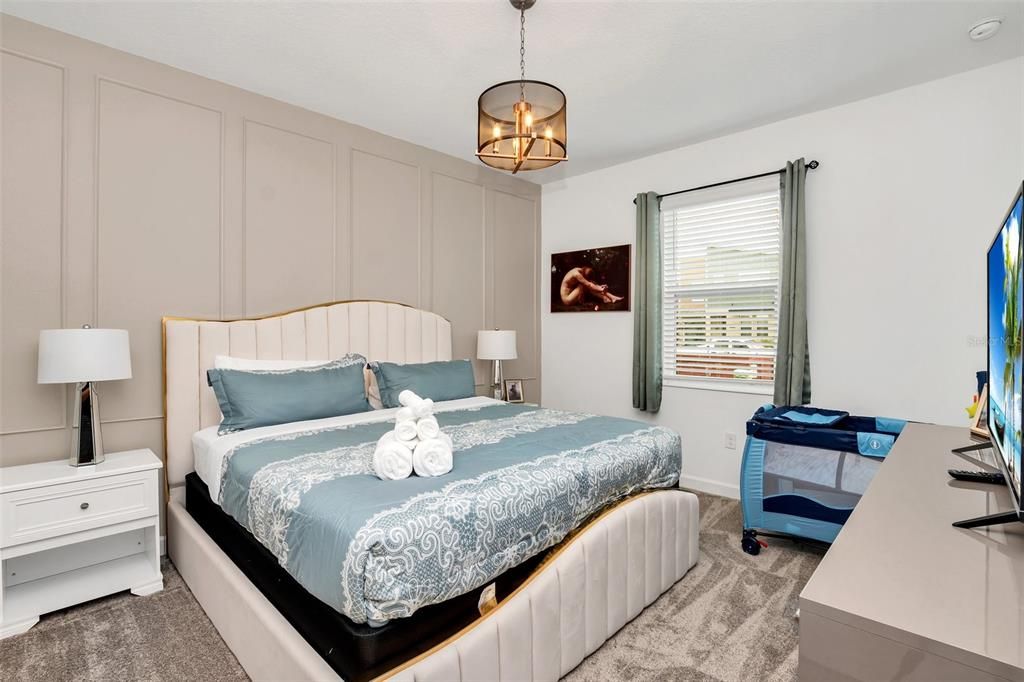 For Sale: $725,000 (6 beds, 6 baths, 3760 Square Feet)