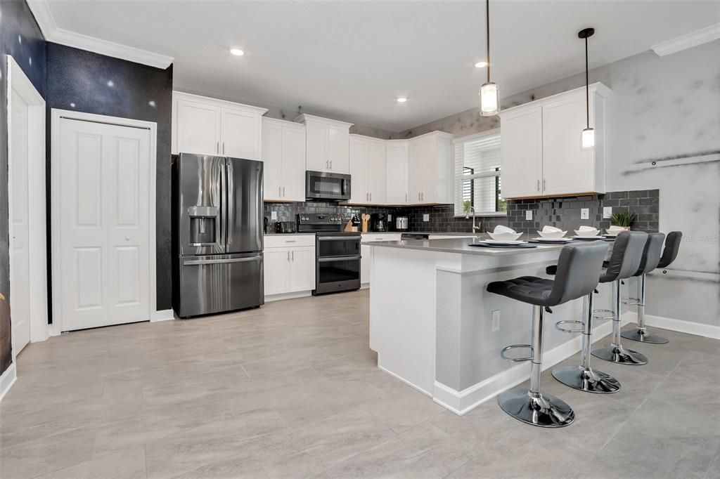 For Sale: $725,000 (6 beds, 6 baths, 3760 Square Feet)