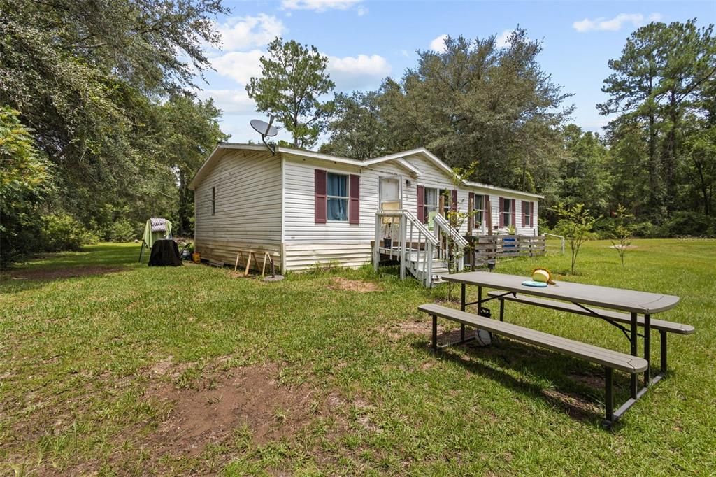 For Sale: $214,900 (3 beds, 2 baths, 1296 Square Feet)