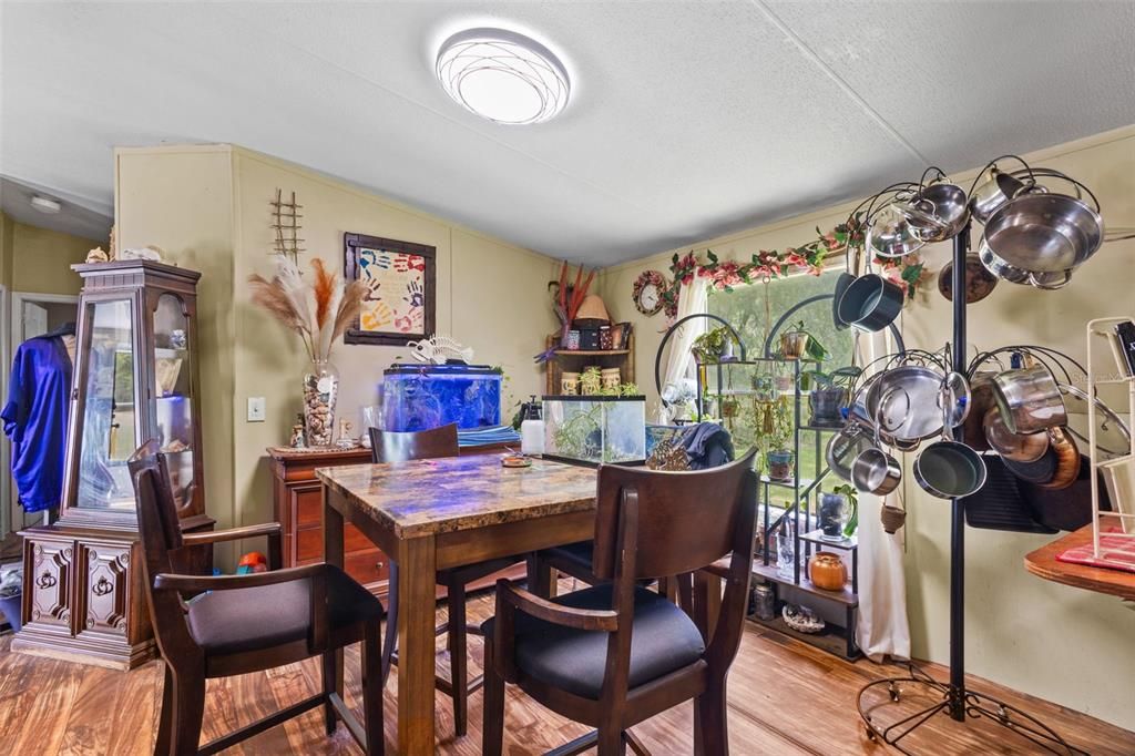 For Sale: $214,900 (3 beds, 2 baths, 1296 Square Feet)