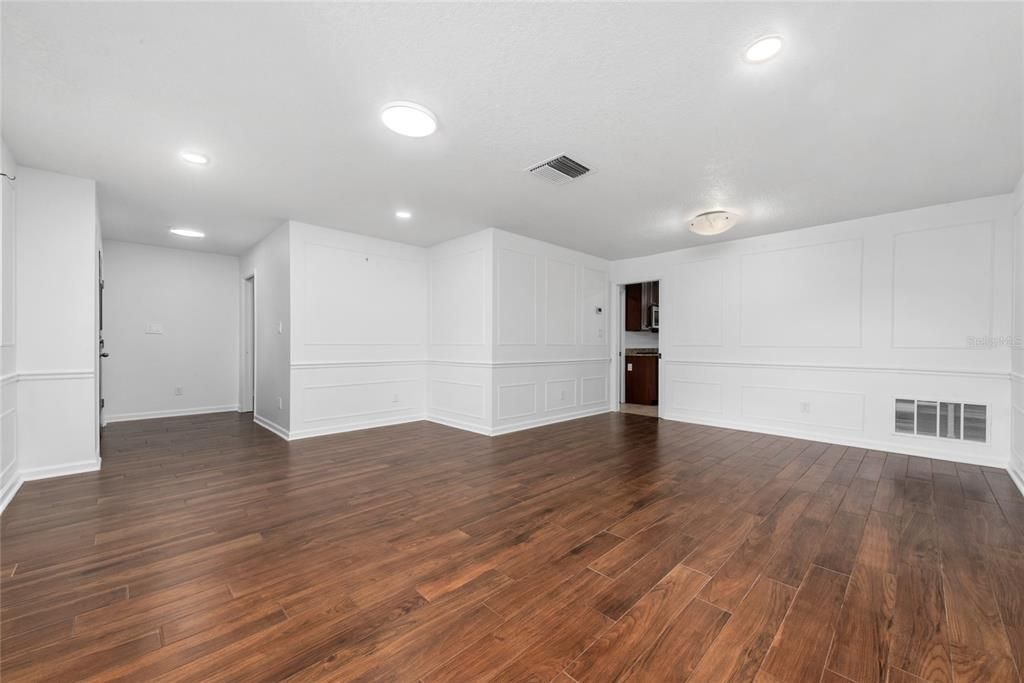 For Rent: $2,800 (4 beds, 2 baths, 1823 Square Feet)