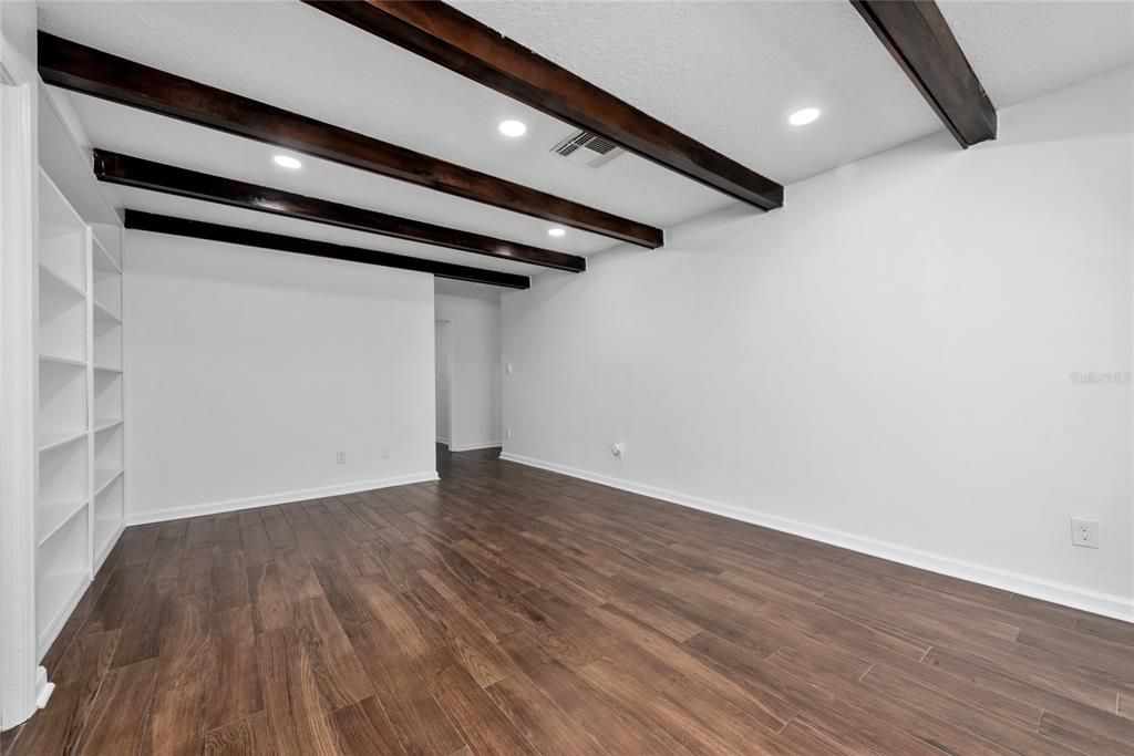 For Rent: $2,800 (4 beds, 2 baths, 1823 Square Feet)