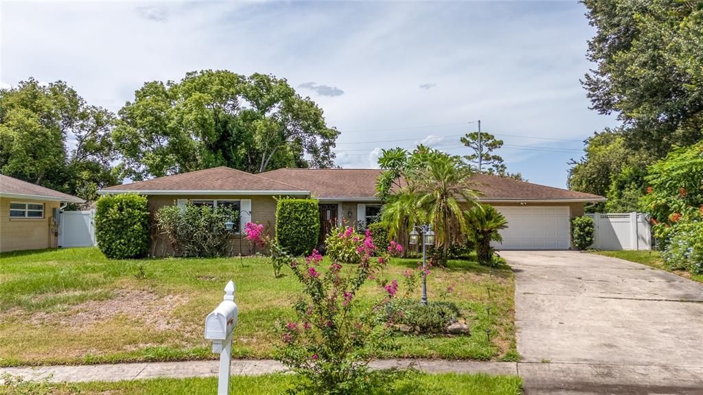 For Rent: $2,800 (4 beds, 2 baths, 1823 Square Feet)