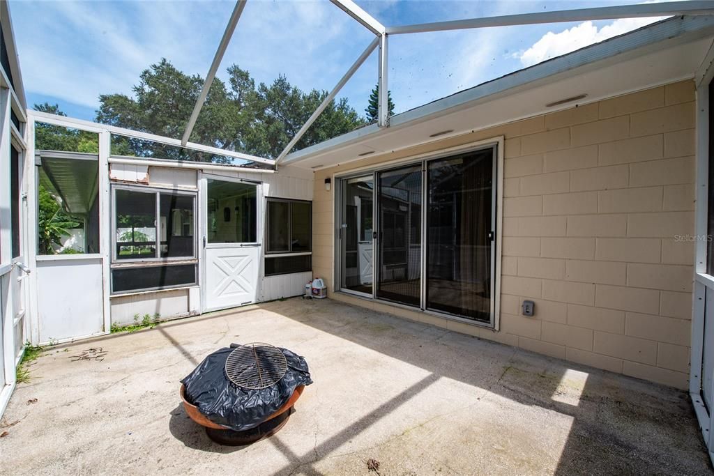 For Rent: $2,800 (4 beds, 2 baths, 1823 Square Feet)