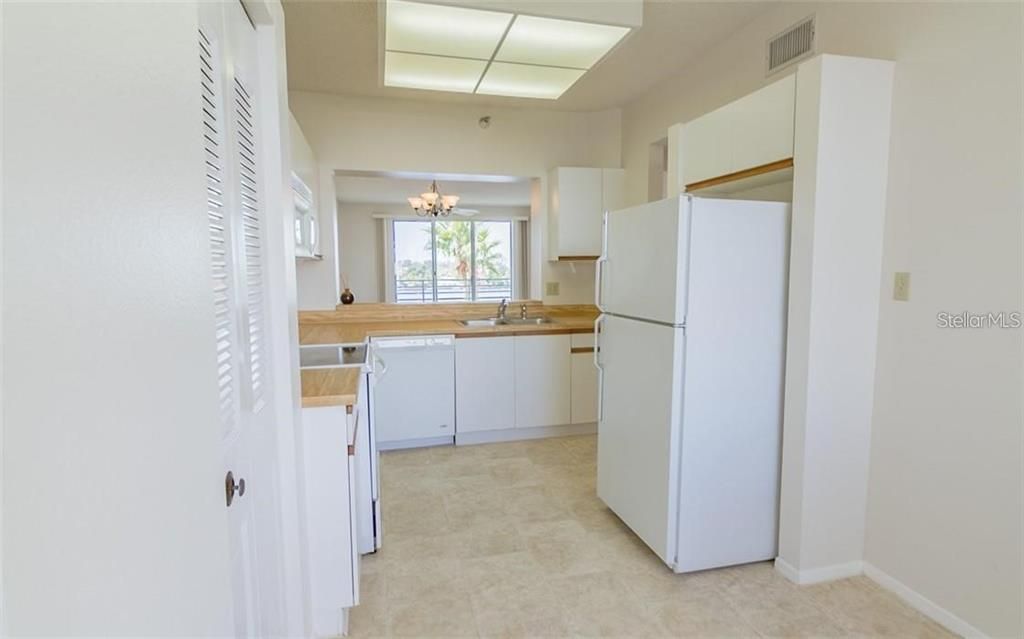 For Rent: $3,000 (2 beds, 2 baths, 1145 Square Feet)