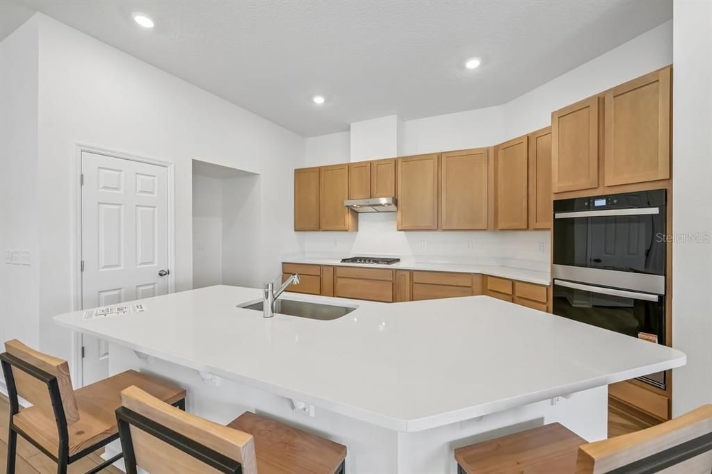 En Venta: $367,990 (4 camas, 2 baños, 2003 Pies cuadrados)