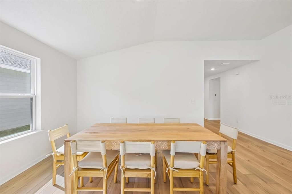 En Venta: $367,990 (4 camas, 2 baños, 2003 Pies cuadrados)