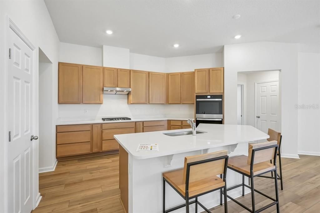 En Venta: $367,990 (4 camas, 2 baños, 2003 Pies cuadrados)