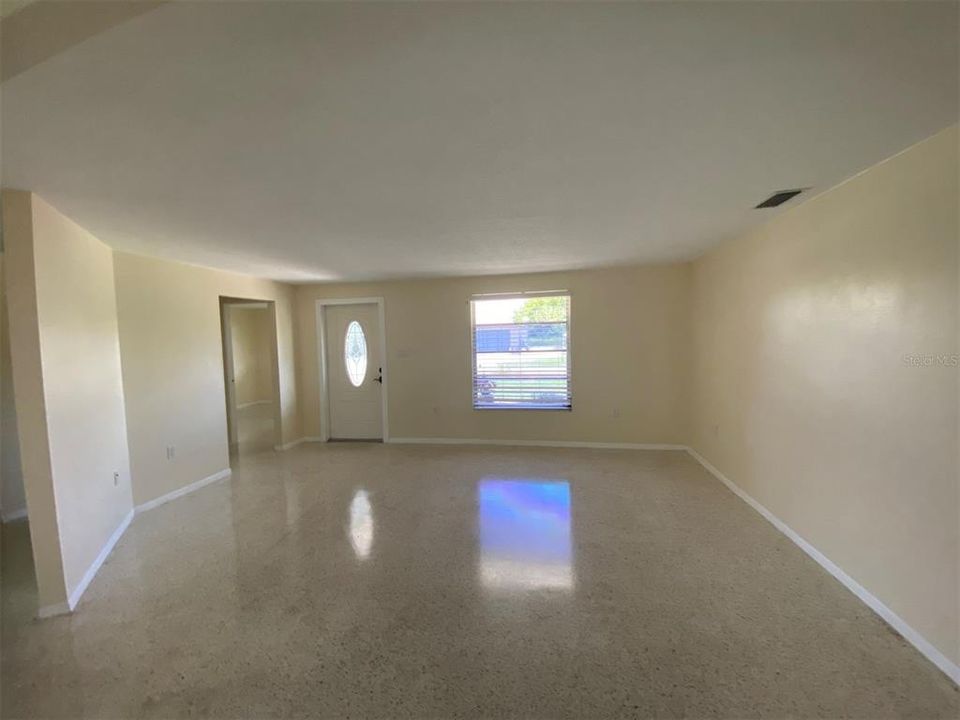 For Rent: $2,300 (3 beds, 2 baths, 1760 Square Feet)