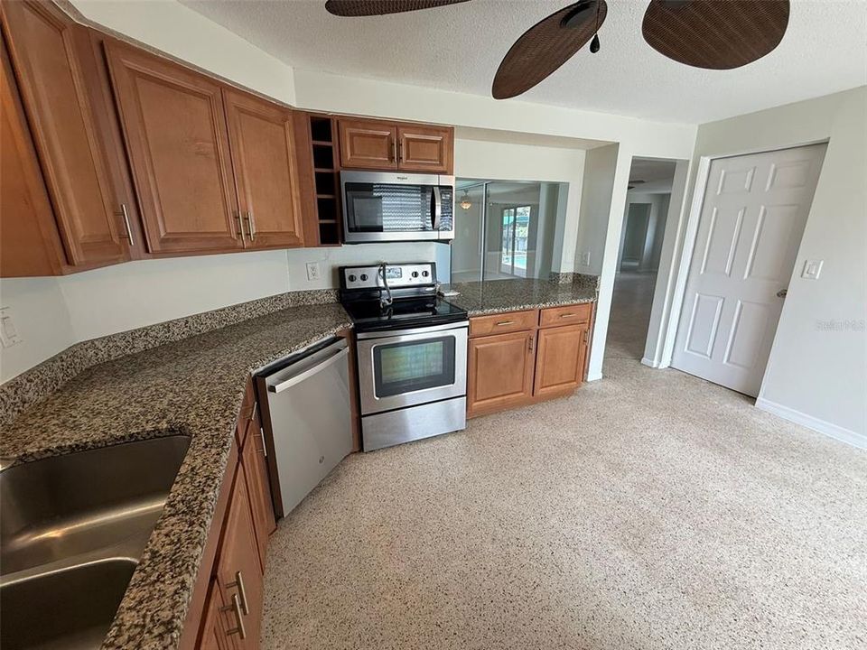 For Rent: $2,300 (3 beds, 2 baths, 1760 Square Feet)