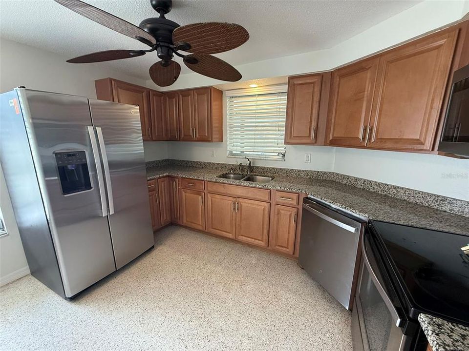 For Rent: $2,300 (3 beds, 2 baths, 1760 Square Feet)