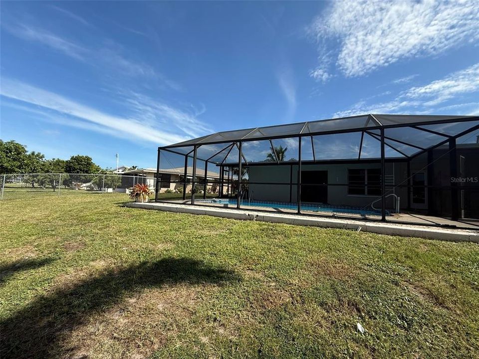 For Rent: $2,300 (3 beds, 2 baths, 1760 Square Feet)