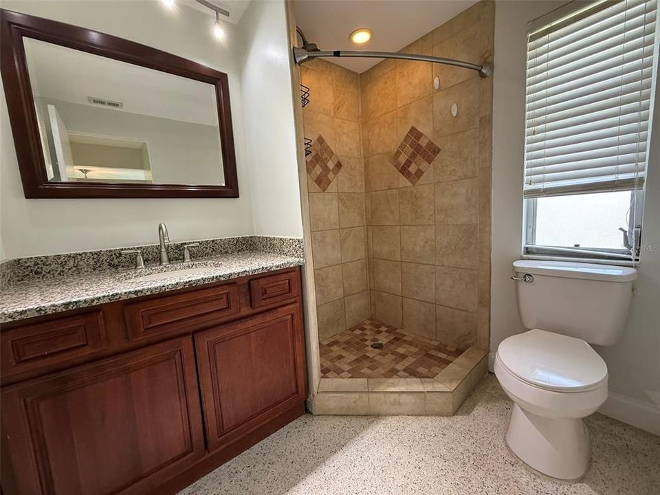 For Rent: $2,300 (3 beds, 2 baths, 1760 Square Feet)