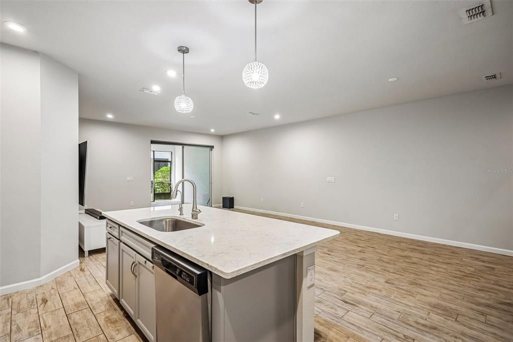En Venta: $485,000 (4 camas, 3 baños, 2574 Pies cuadrados)