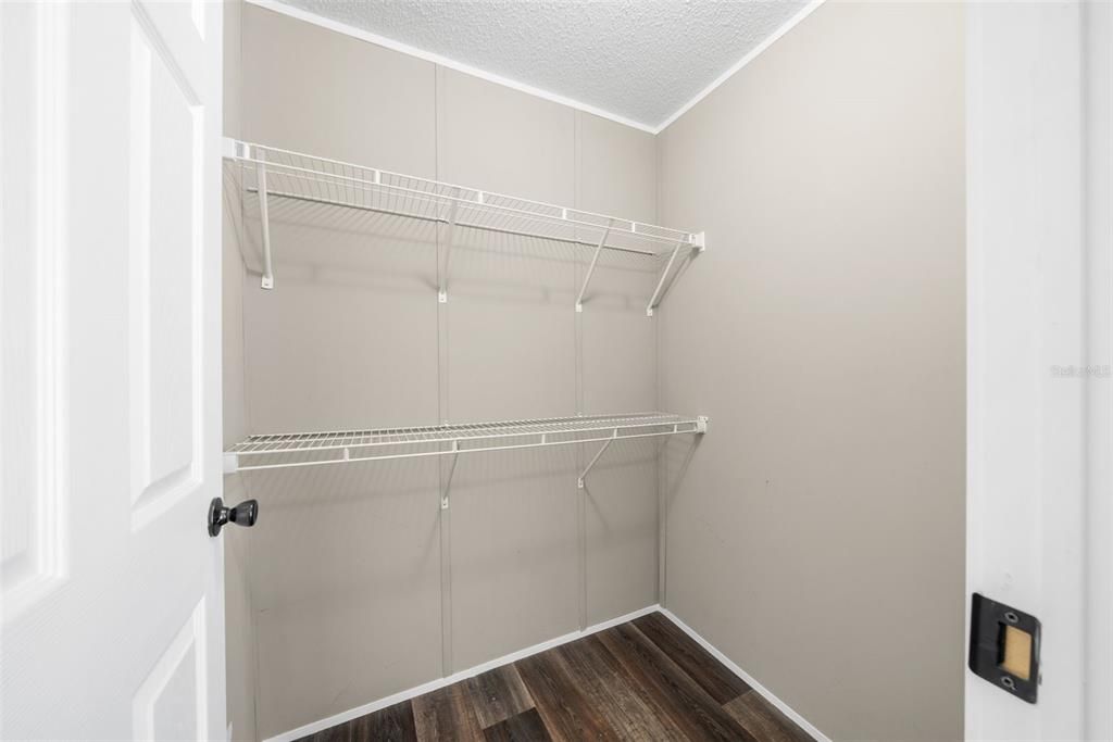 For Sale: $445,000 (5 beds, 3 baths, 2100 Square Feet)