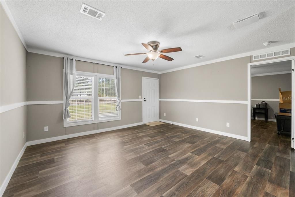 For Sale: $445,000 (5 beds, 3 baths, 2100 Square Feet)