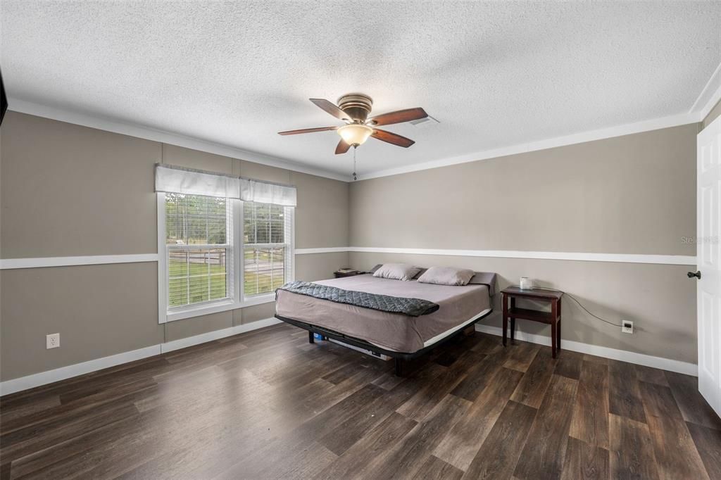 For Sale: $445,000 (5 beds, 3 baths, 2100 Square Feet)