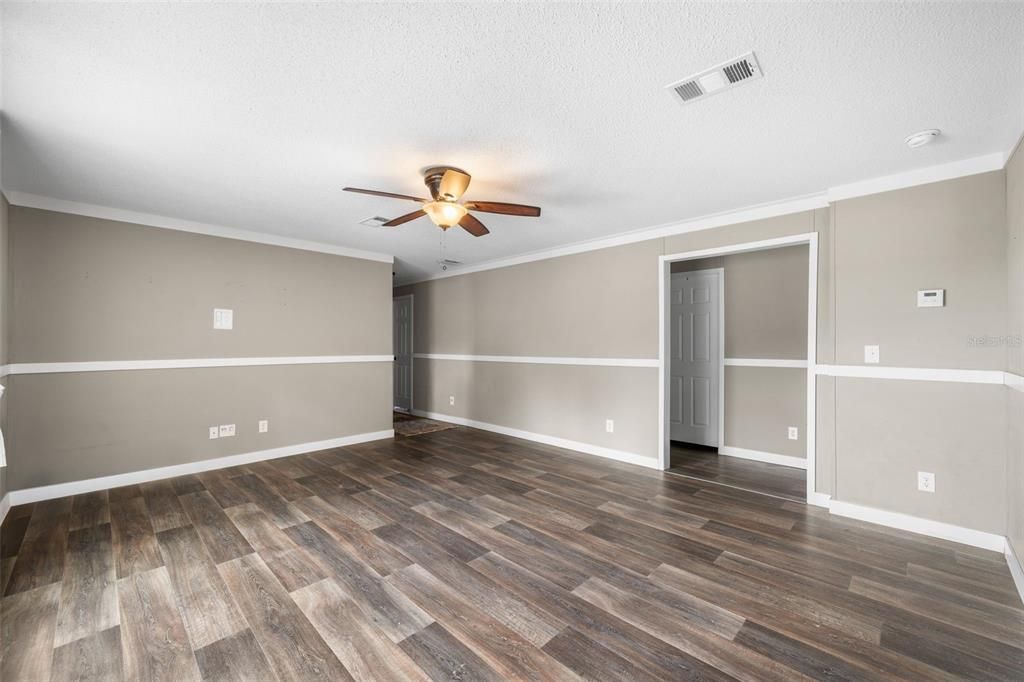 For Sale: $445,000 (5 beds, 3 baths, 2100 Square Feet)