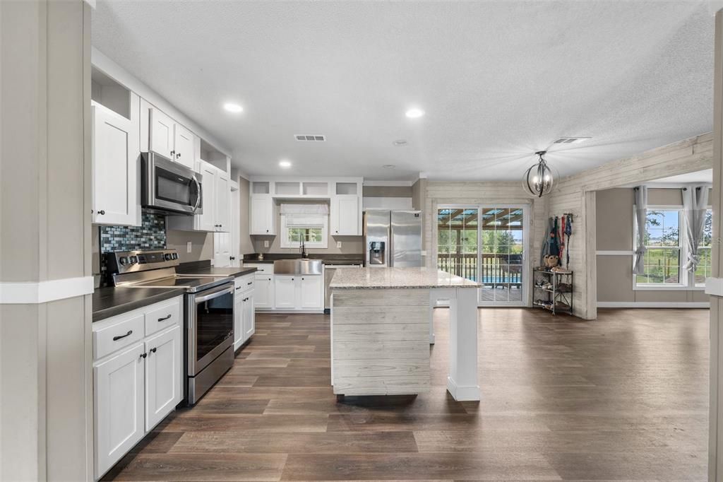 For Sale: $445,000 (5 beds, 3 baths, 2100 Square Feet)