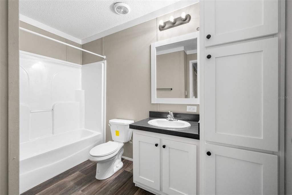 For Sale: $445,000 (5 beds, 3 baths, 2100 Square Feet)