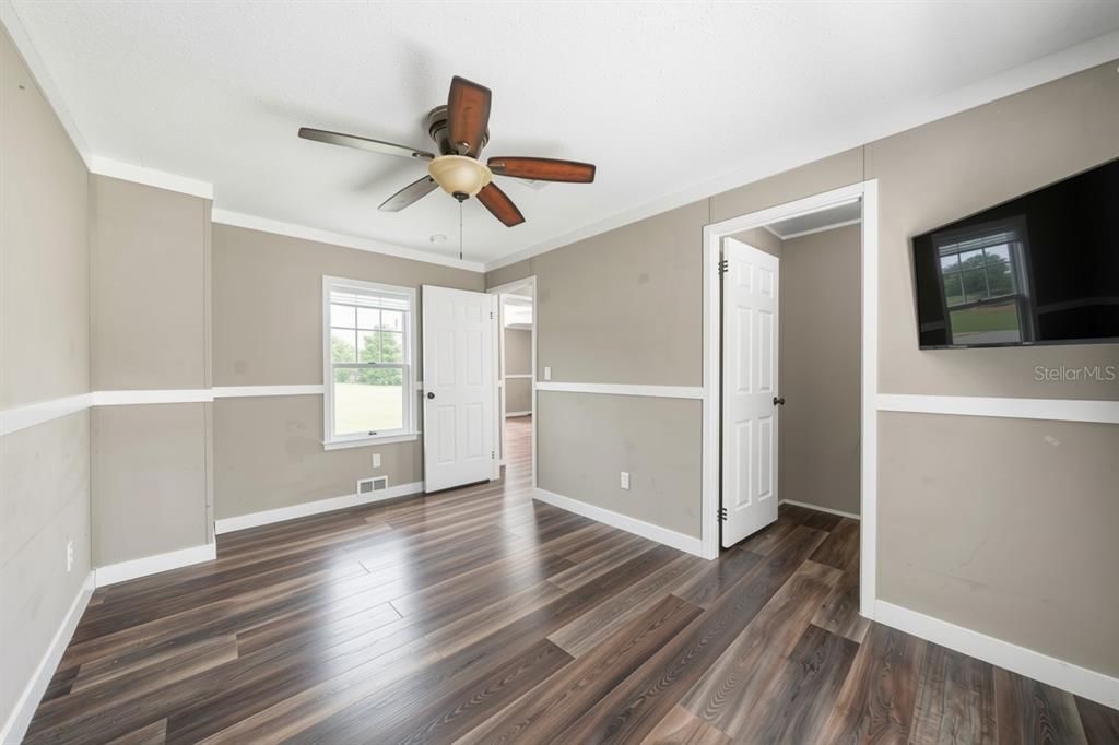 For Sale: $445,000 (5 beds, 3 baths, 2100 Square Feet)