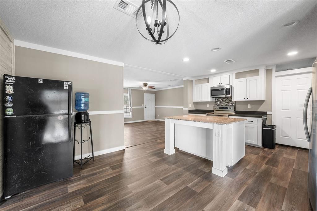 For Sale: $445,000 (5 beds, 3 baths, 2100 Square Feet)