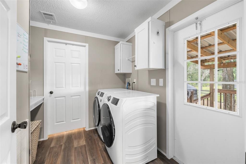 For Sale: $445,000 (5 beds, 3 baths, 2100 Square Feet)