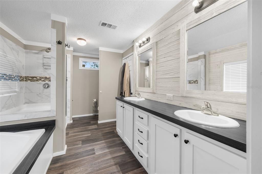 For Sale: $445,000 (5 beds, 3 baths, 2100 Square Feet)