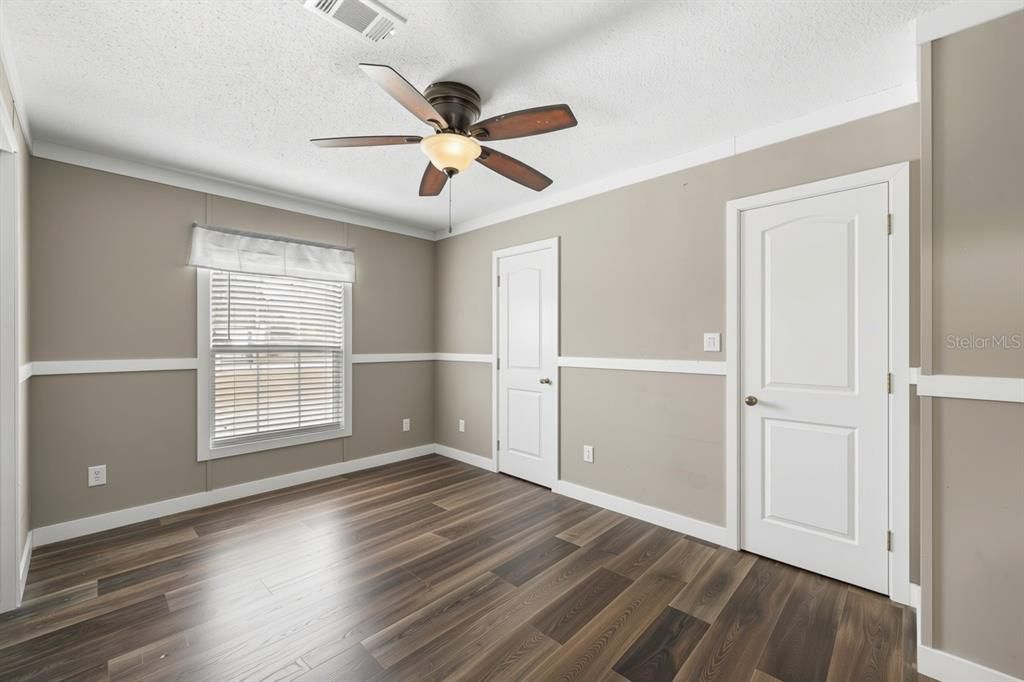 For Sale: $445,000 (5 beds, 3 baths, 2100 Square Feet)