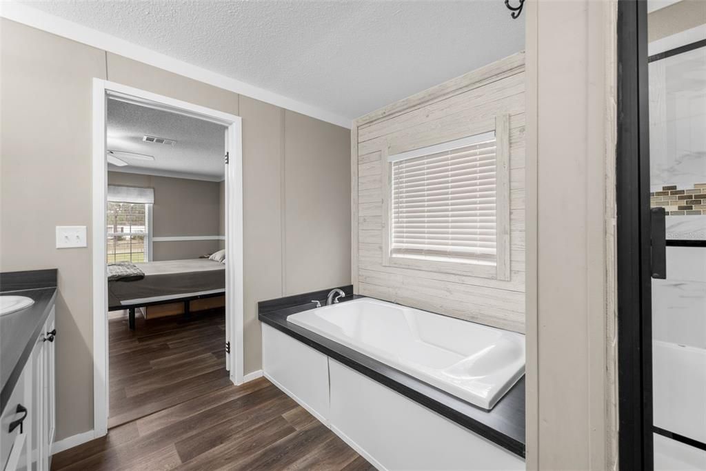For Sale: $445,000 (5 beds, 3 baths, 2100 Square Feet)