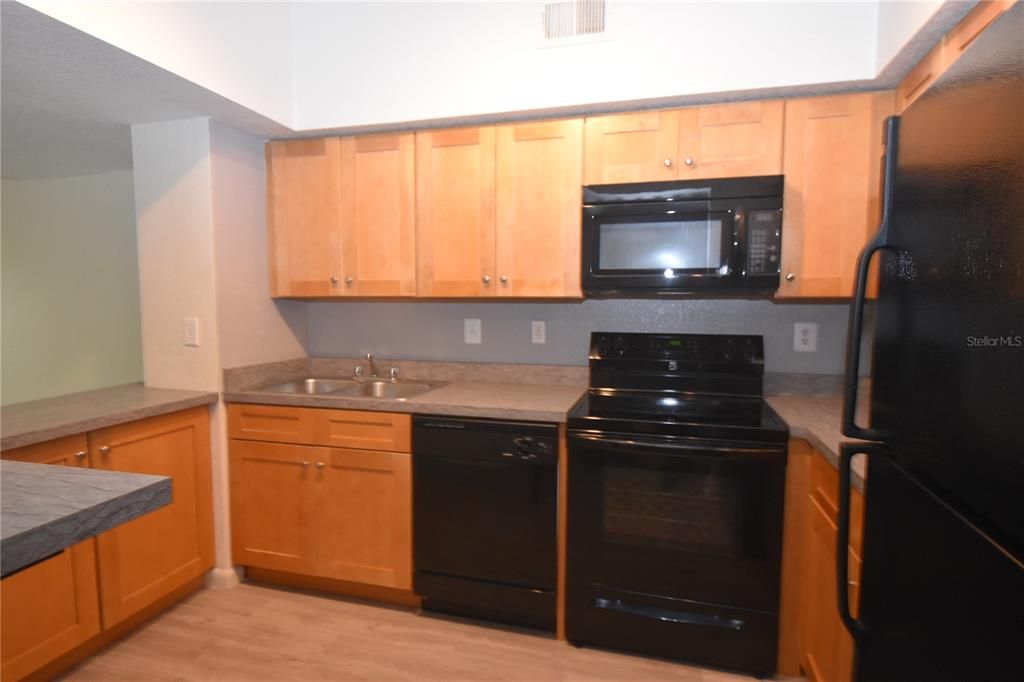 For Rent: $1,750 (1 beds, 1 baths, 789 Square Feet)