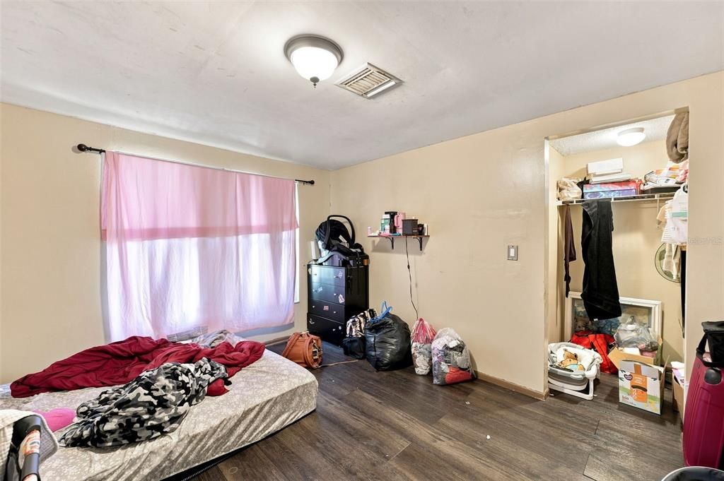 En Venta: $234,999 (3 camas, 2 baños, 1050 Pies cuadrados)