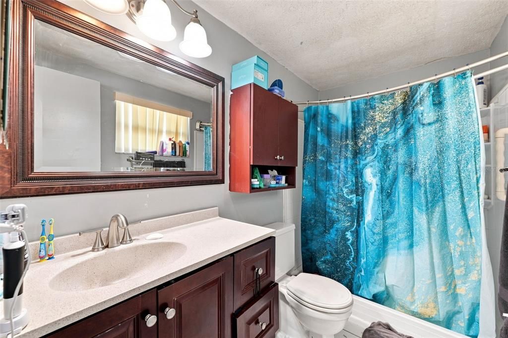 En Venta: $234,999 (3 camas, 2 baños, 1050 Pies cuadrados)